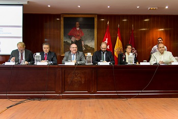 Los seis miembros de la mesa presidencial. / Alfredo Matilla.