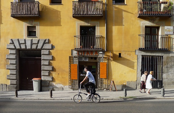 El número de viajes con bicicletas públicas supera los 8.000 diarios en Madrid  .  / Gustavo Romanillos.