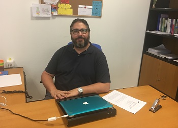 Francisco J. Fernández Cruz en su departamento en Educación.  / UCM. 