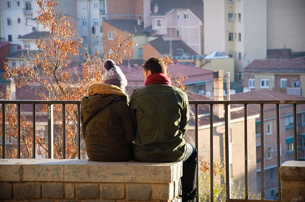 La pareja se ve afectada por la simulación de emociones en el trabajo. / David Fernández.