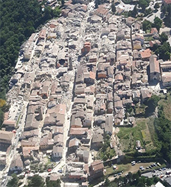 Vista aérea de Amatrice después del terremoto. / Corpo forestale dello Stato.