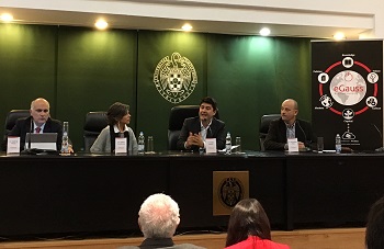 De izq. a dcha. Josep M. Pique, Marta Villanueva, Javier Martínez y Alejandro Vega. / UCM