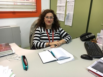 Almudena Cortés, en su despacho. / UCM.