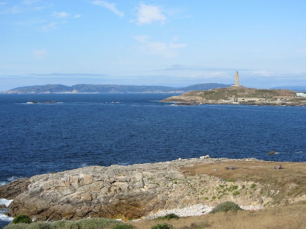 Vistas generales de la cantera histórica del leucogranito de San Pedro en Penaboa (A Coruña).