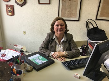 Pilar Sánchez López, en su despacho en la facultad. / UCM. 