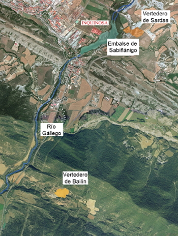 Figura 3. Situación de la fábrica de lindano y vertederos contaminados  por residuos de la fabricación de lindano en Sabiñánigo, Huesca