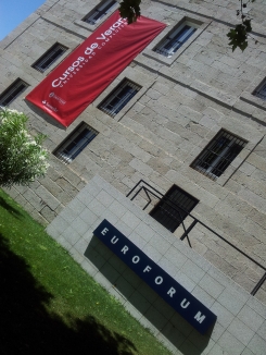 Exterior del edificio donde se celebraron los Cursos.