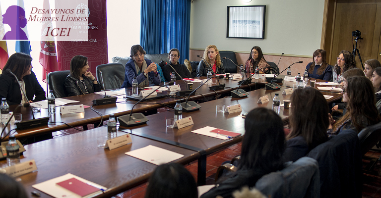 Desayuno de mujeres líderes y potenciales líderes Complutense con Margarita Robles