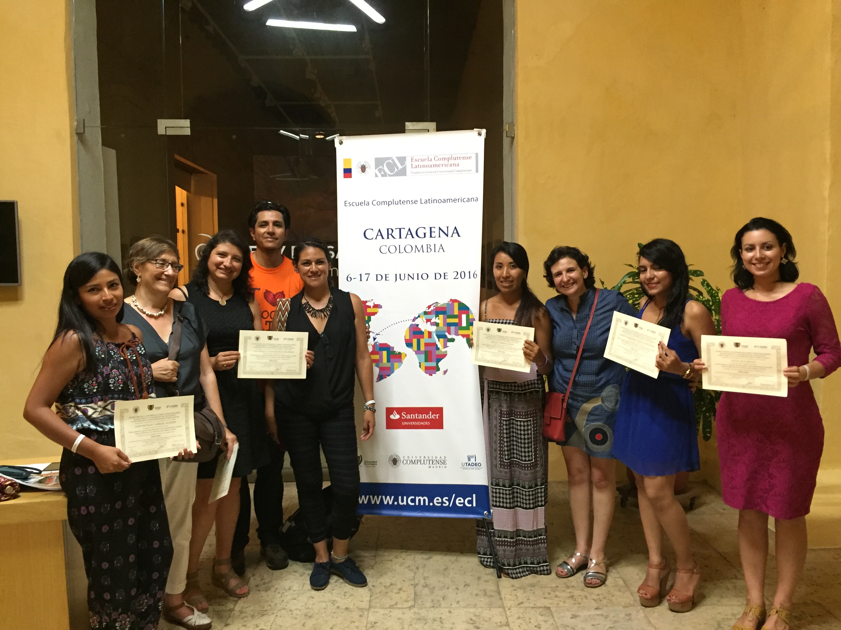 María García con algunos de los alumnos de la Escuela Complutense Latinoamericana de Cartagena de Indias (17 junio 2016)