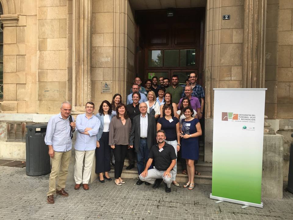 María García, Carmen Mínguez y Libertad Troitiño (UCM-TPyD) participan en el XV Coloquio del Grupo de Turismo, Ocio y Recreación de la AGE celebrado en Palma de Mallora (6-8 de octubre de 2016).