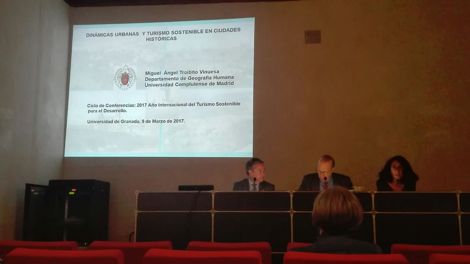 Miguel Ángel Troitiño durante su intervención en el Ciclo 2017 Año internacional del turismo sostenible. Palacio de la Madraza (Universidad de Granada) 9 de marzo.