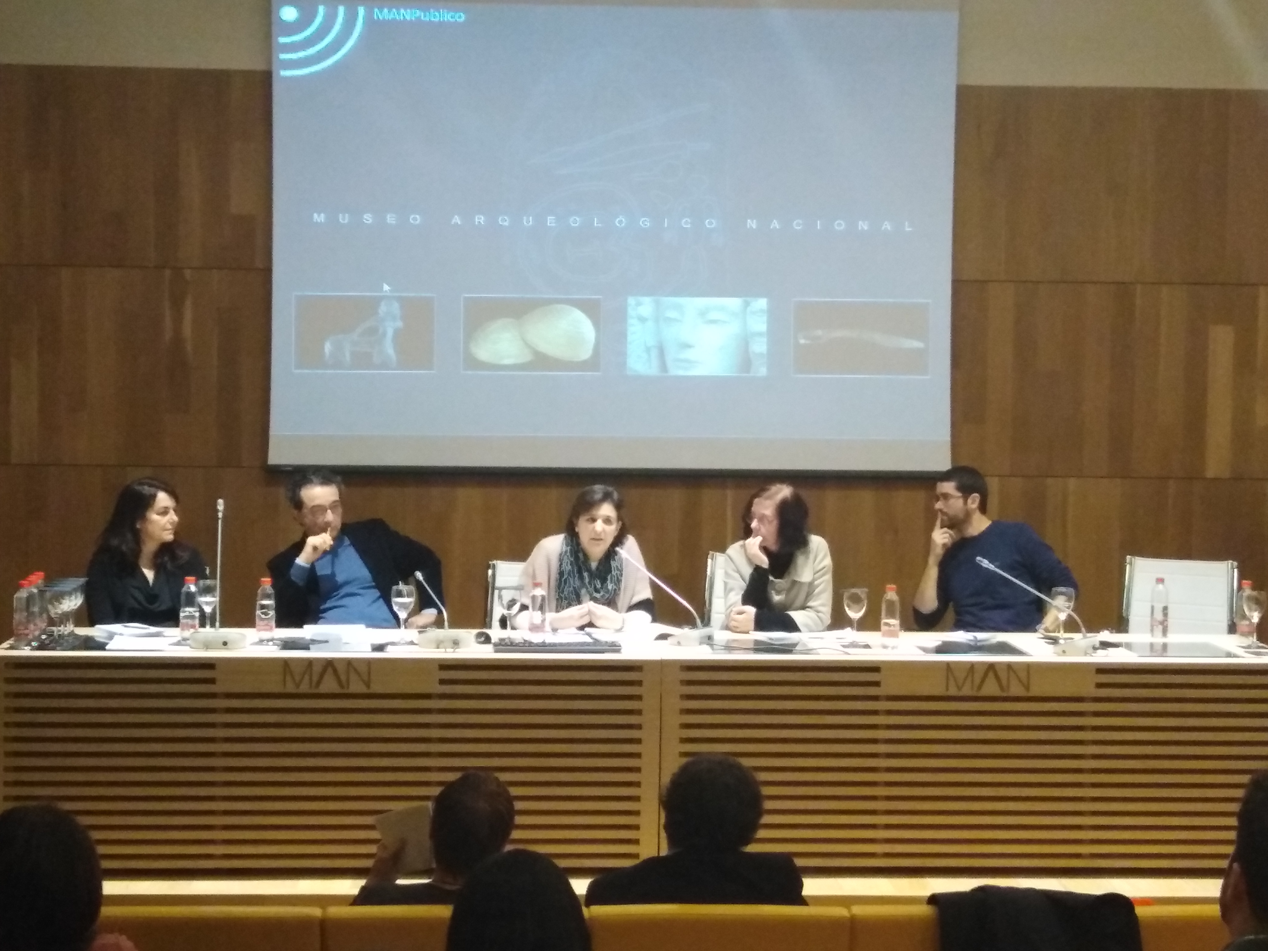 María García Hernández participa en la Jornada Año Europeo del Patrimonio Cultural: debate sobre el área de conocimiento. 15 de diciembre de 2018. Museo Arqueológico Nacional.