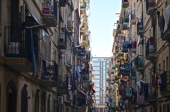 La Barceloneta, barrio barcelonés donde ha irrumpido Airbnb. / Aires Almeida.