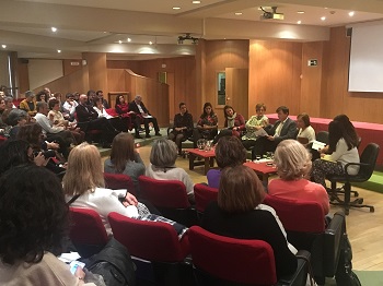 El debate se celebró en la sala Botella de la facultad de Medicina. / M.M.