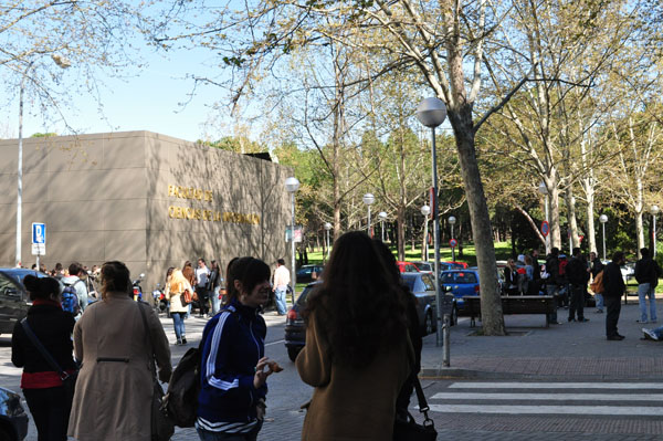 Exteriores de la Facultad de Ciencias de la Información