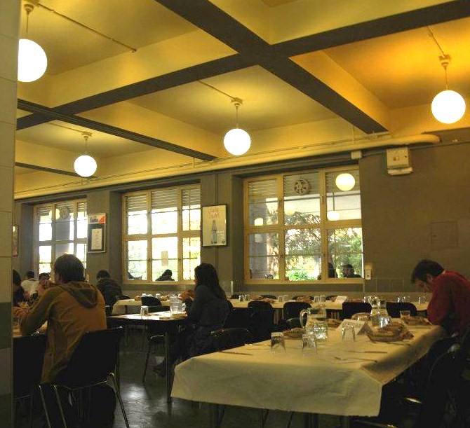 Cafeteria (Photo credit: Alberto Sibaja )