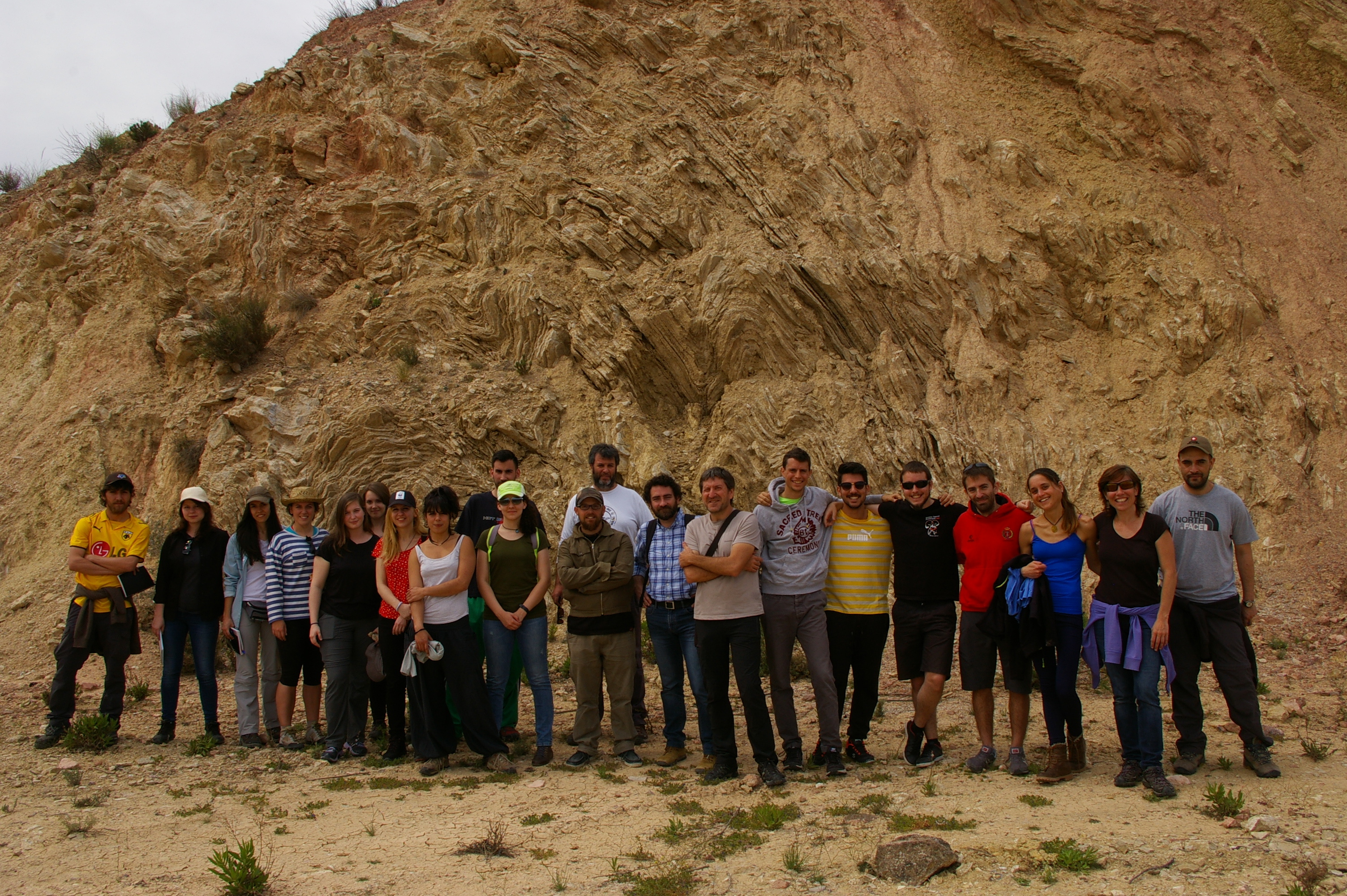 Pliegues en yesos messinienses deformados por la Falla de Alhama de Murcia al pie del yacimiento arqueológico de la Tira del Lienzo afectado por terremotos