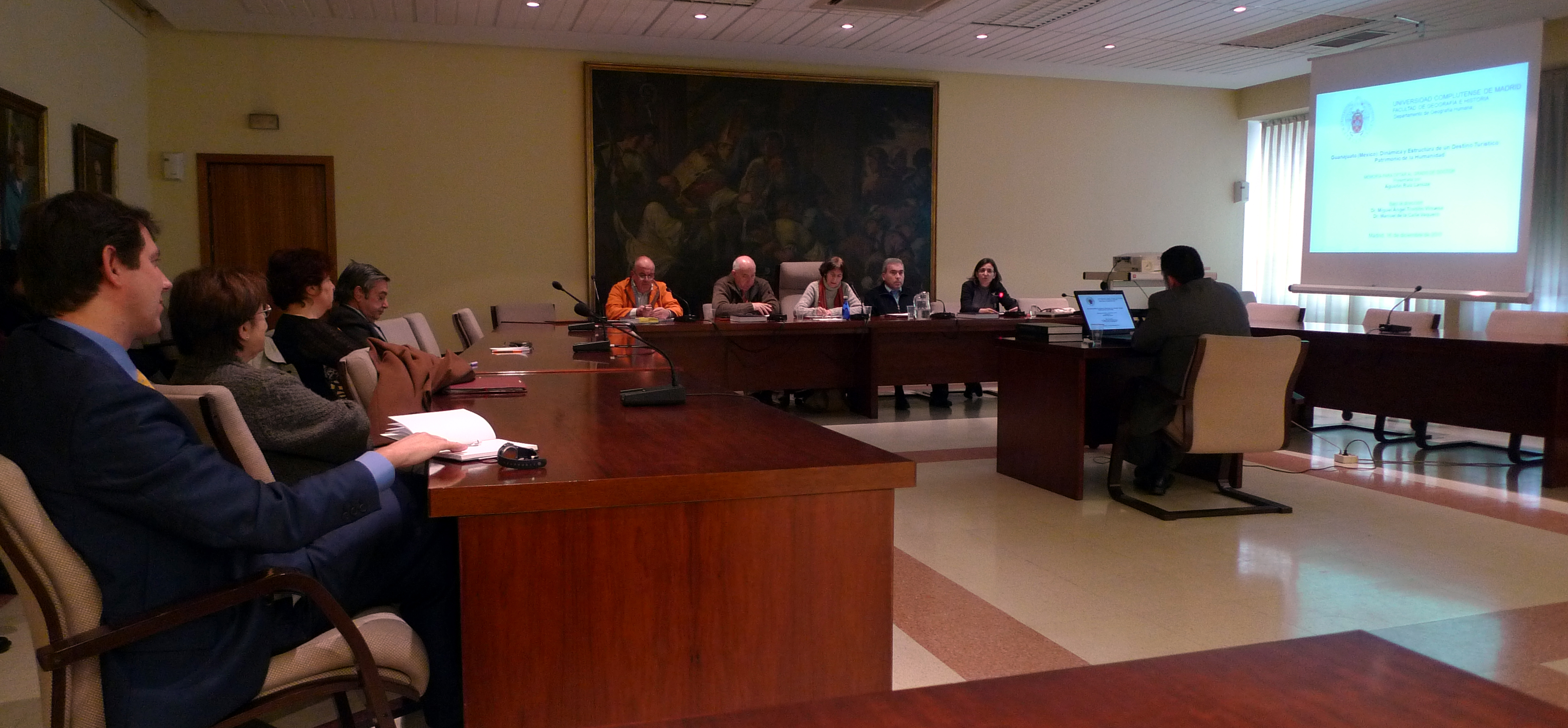 Defensa de una tesis doctoral en la Sala de Juntas de la Facultad