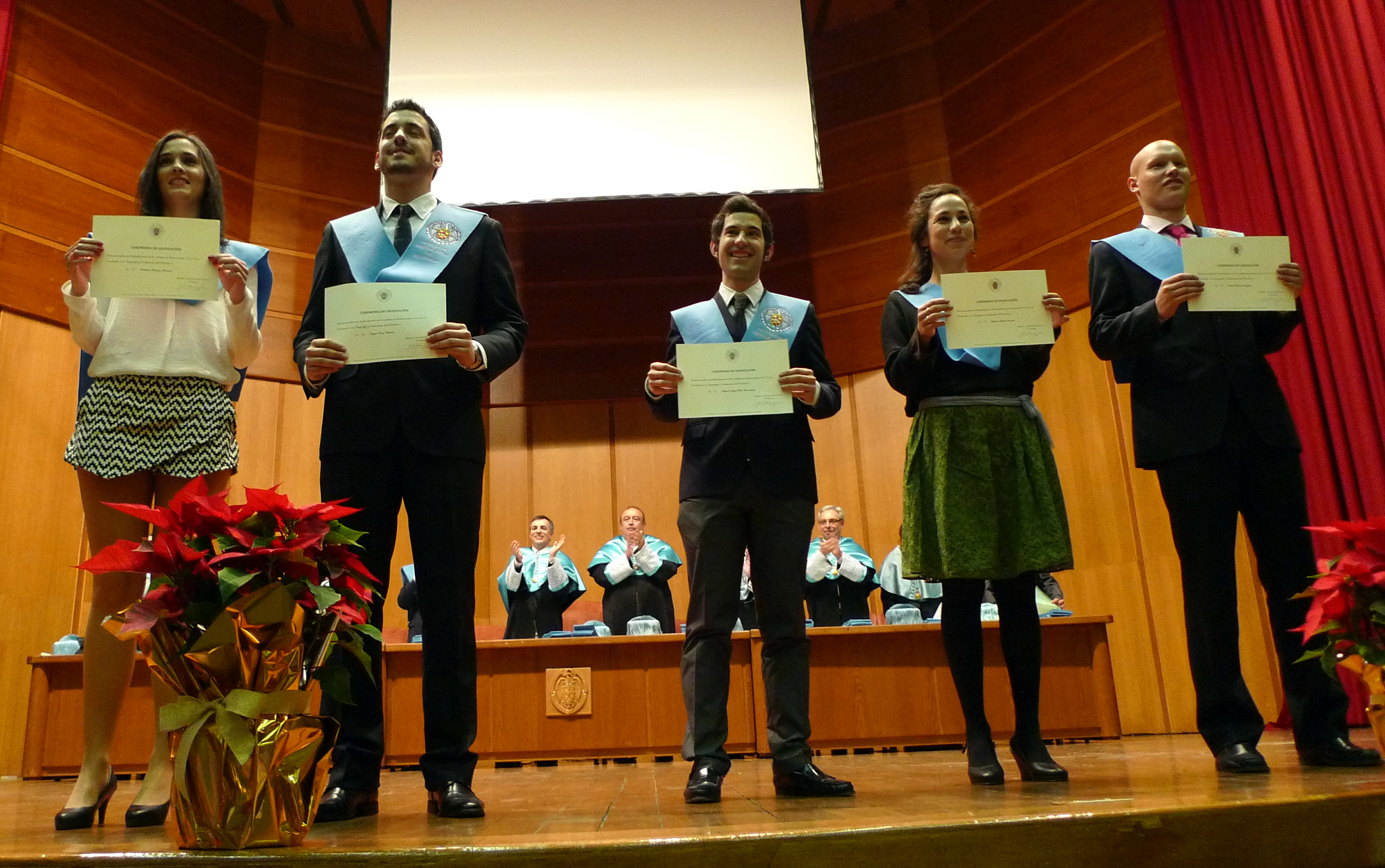 Pinche sobre la imagen para acceder a la galería de imágenes de los actos de graduación