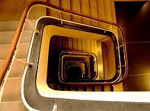 FilologíaA-escalera: foto Alberto Sibaja