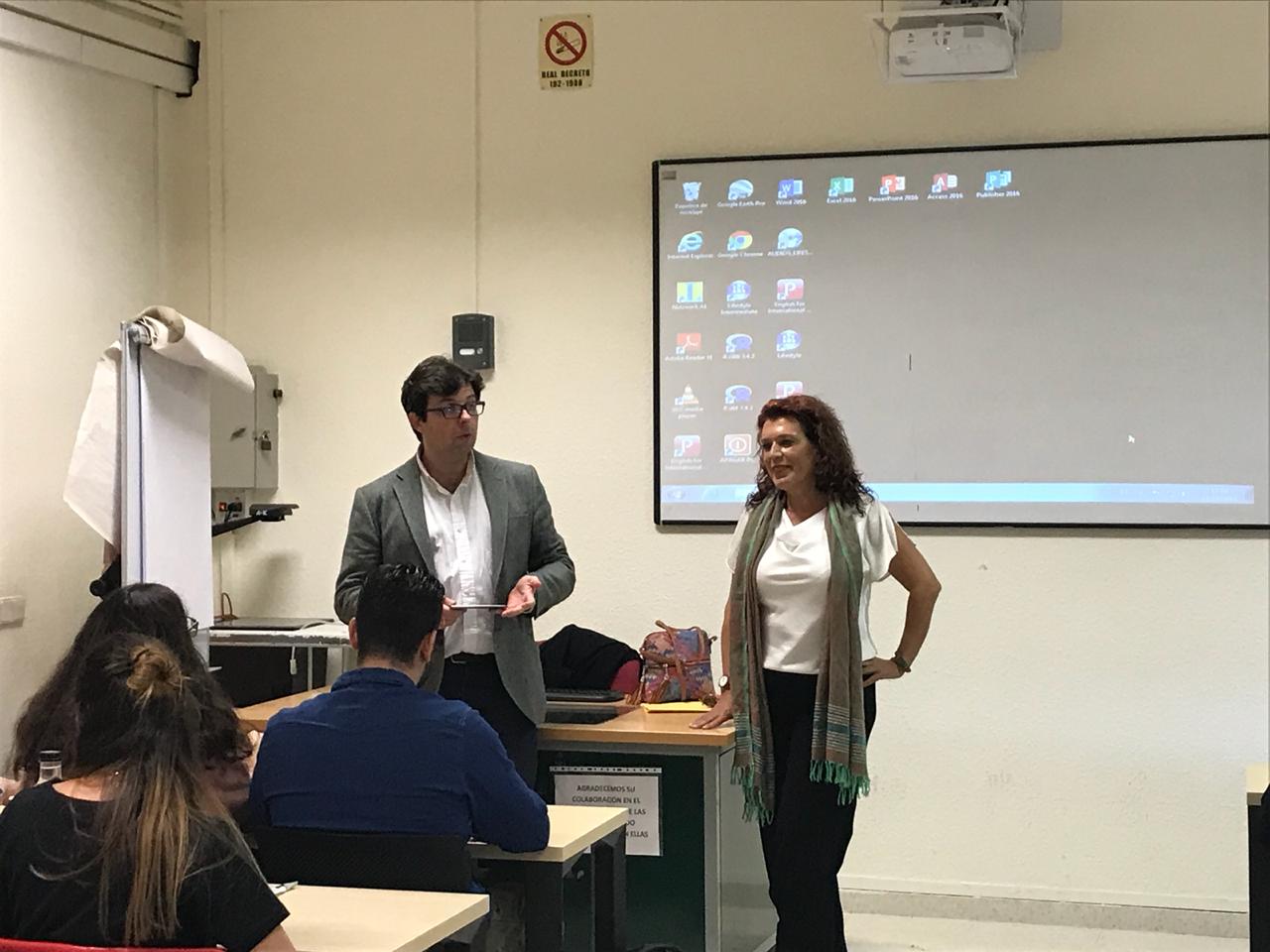 Almudena Cencerrado, Presidenta Nacional de CEFAPIT en las aulas del máster