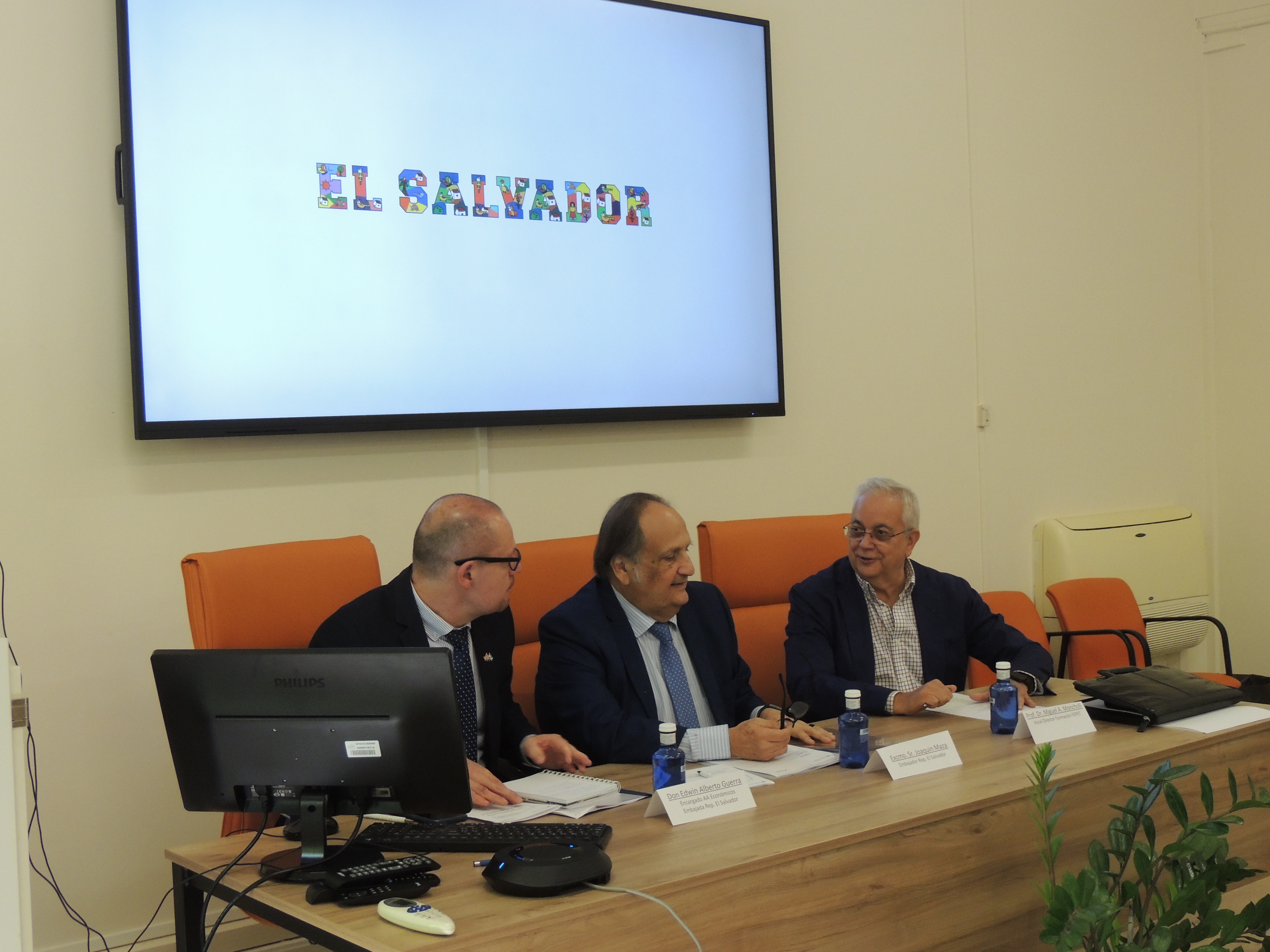 El Embajador de El Salvador en el Máster en Planificación y Gestión de Destinos Turísticos