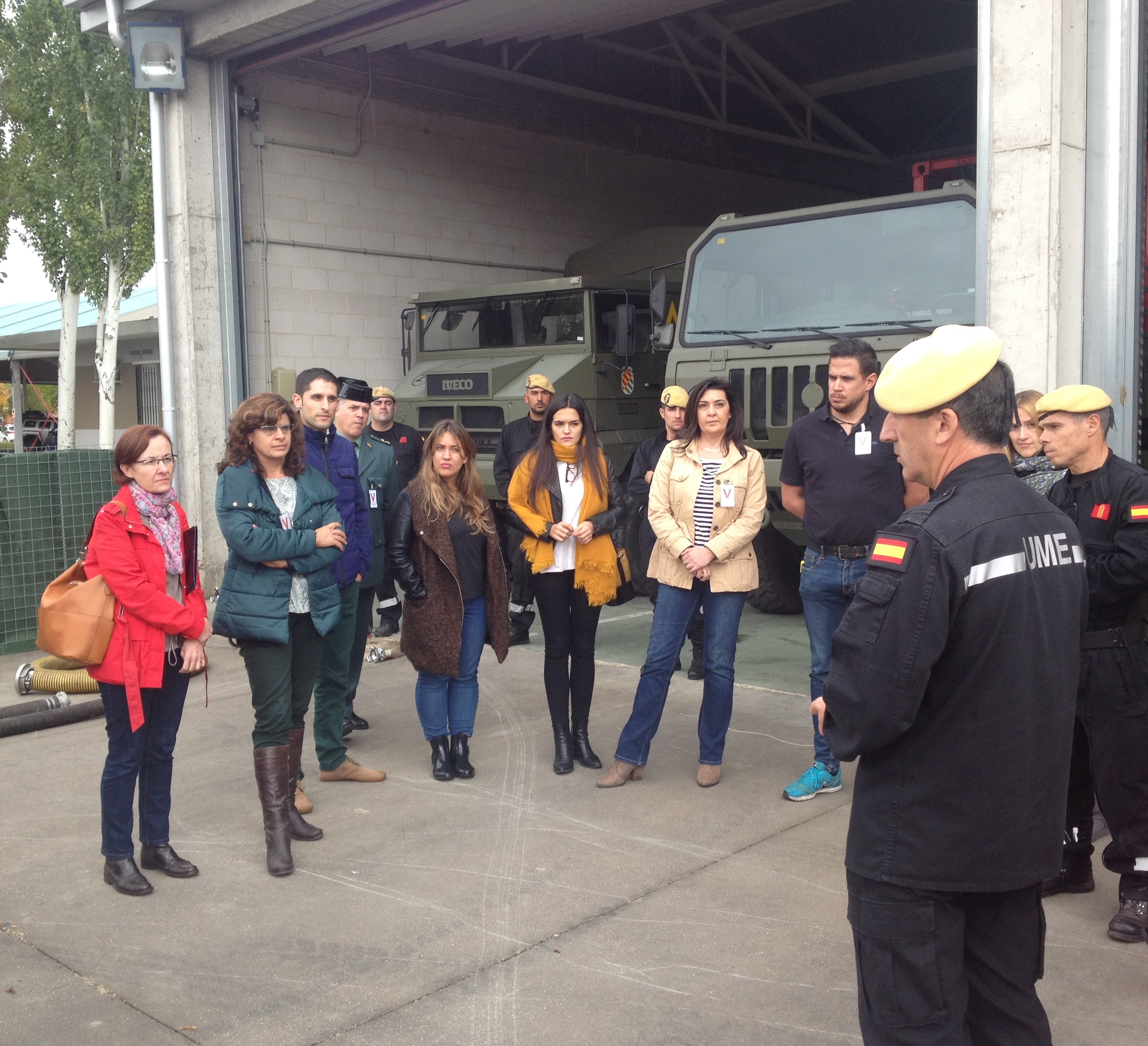 Visita a la Unidad Militar de Emergencias (UME) como parte del Diploma UCM-UME "Intervención psicológica en desastres"