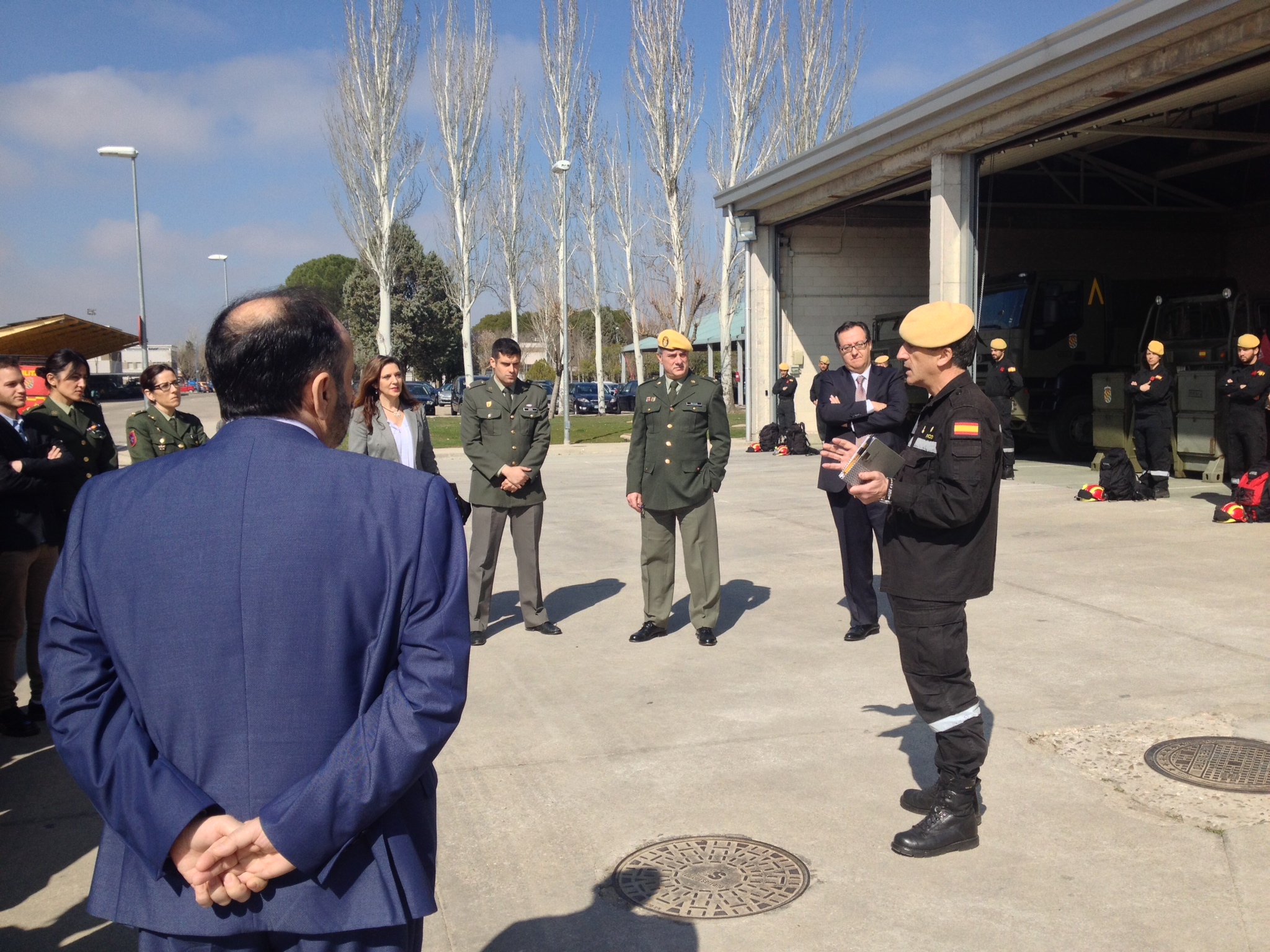 Visita a la Unidad Militar de Emergencias (UME) como parte de la 3ª edición del Diploma "Intervención psicológica en desastres"