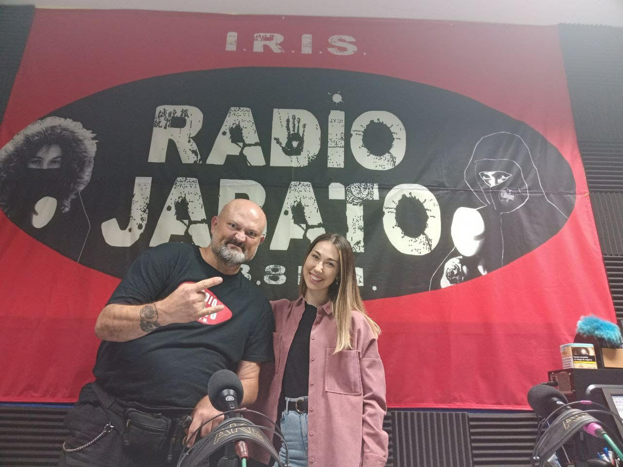 Andrea Cuesta es entrevistada en la "Asociación Iris Radio Jabato"
