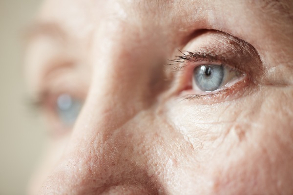 Roughness of retinal layers, a new Alzheimer's biomarker