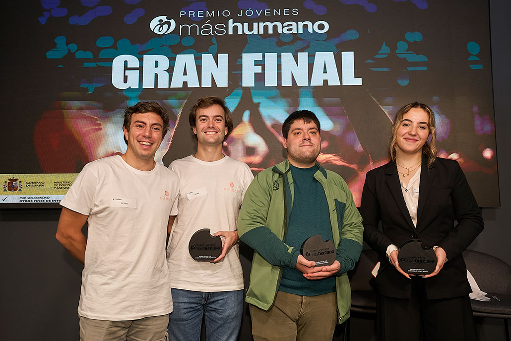 NUESTRO COMPLUEMPRENDEDOR ISMAEL ABAD GANA PREMIO XVIII edición del Premio Jóvenes máshumano de emprendimiento social