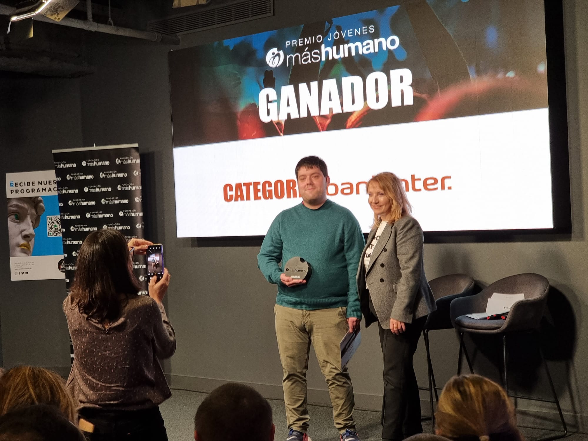 NUESTRO COMPLUEMPRENDEDOR ISMAEL ABAD GANA PREMIO XVIII edición del Premio Jóvenes máshumano de emprendimiento social