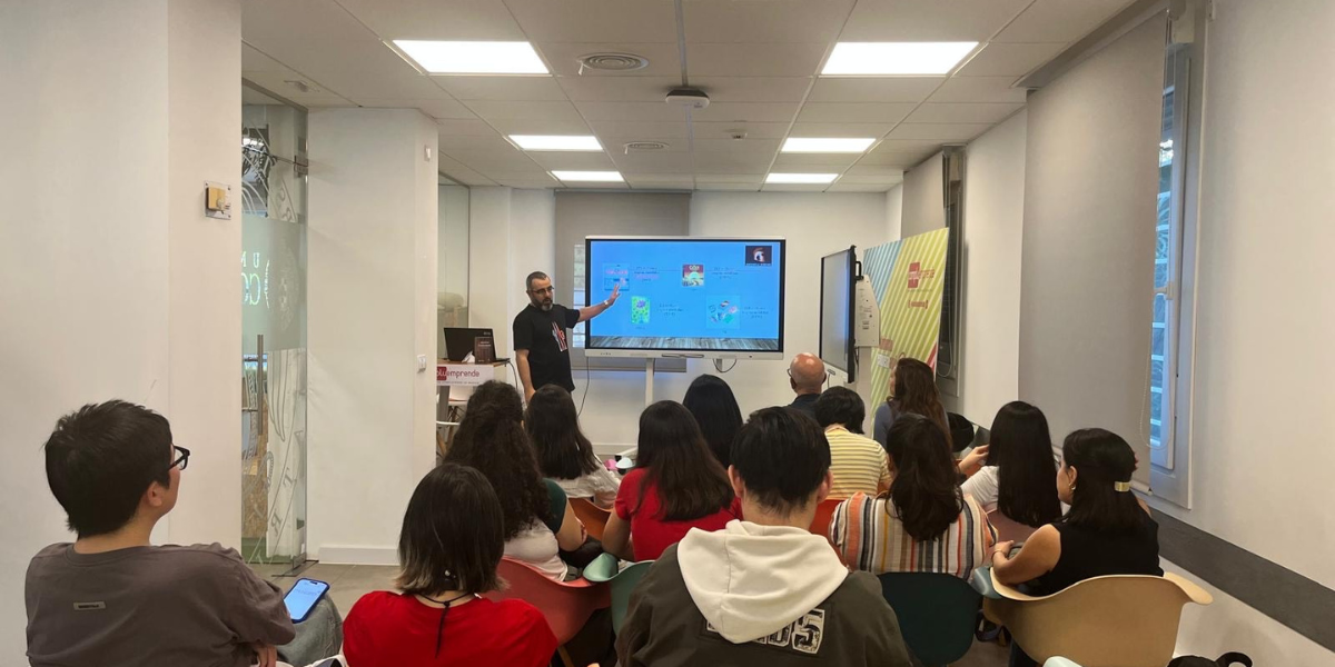 Visita Máster de Comunicación Social