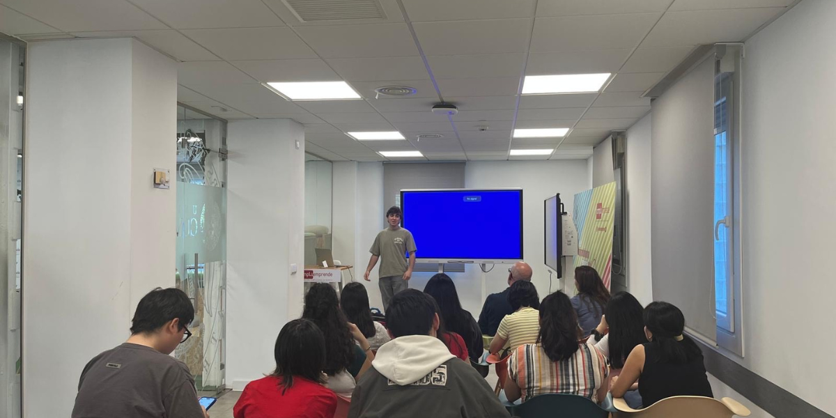 Visita Máster de Comunicación Social