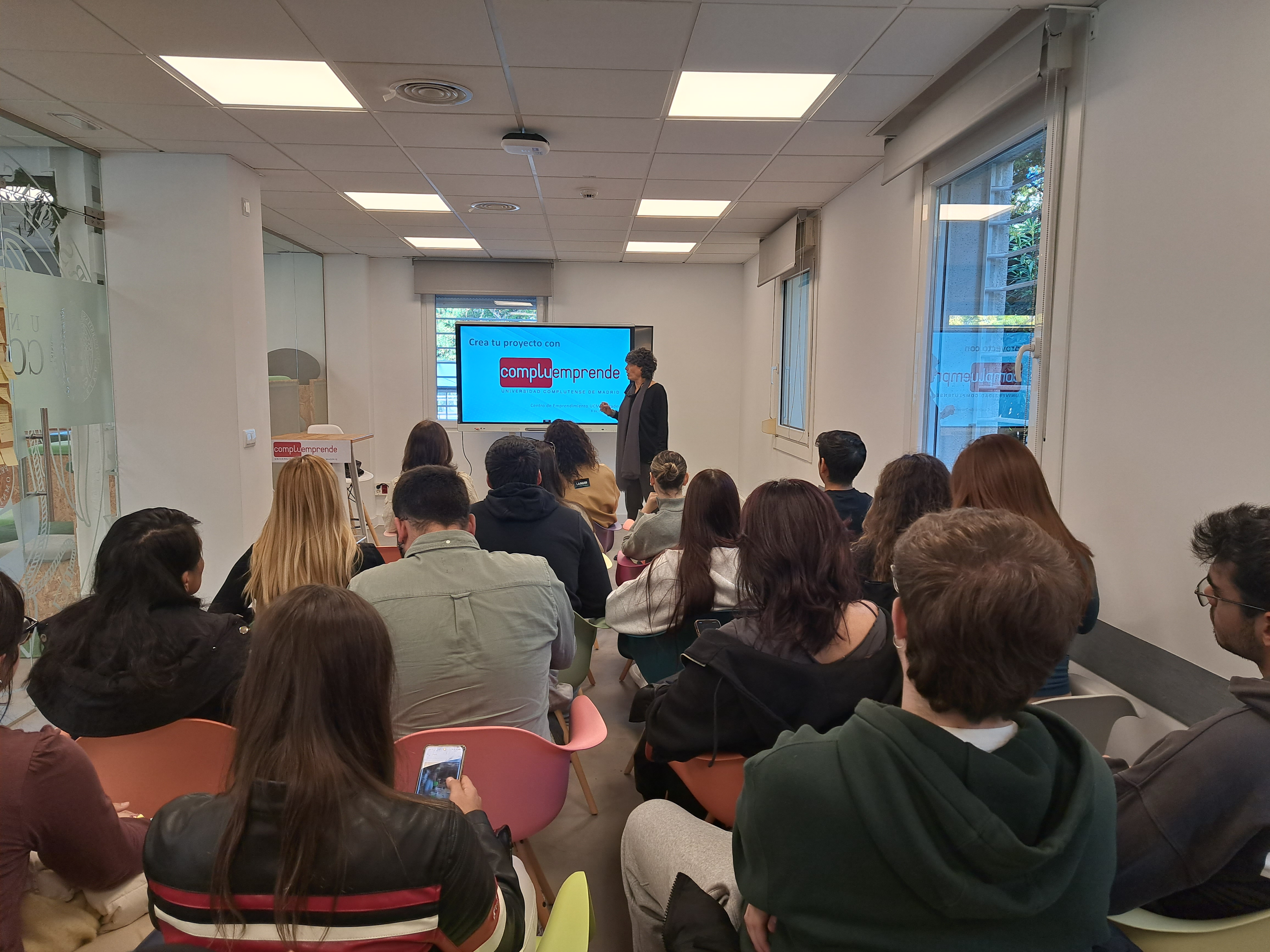 Los estudiantes de 4º de Pedagogía visitan Compluemprende - 2
