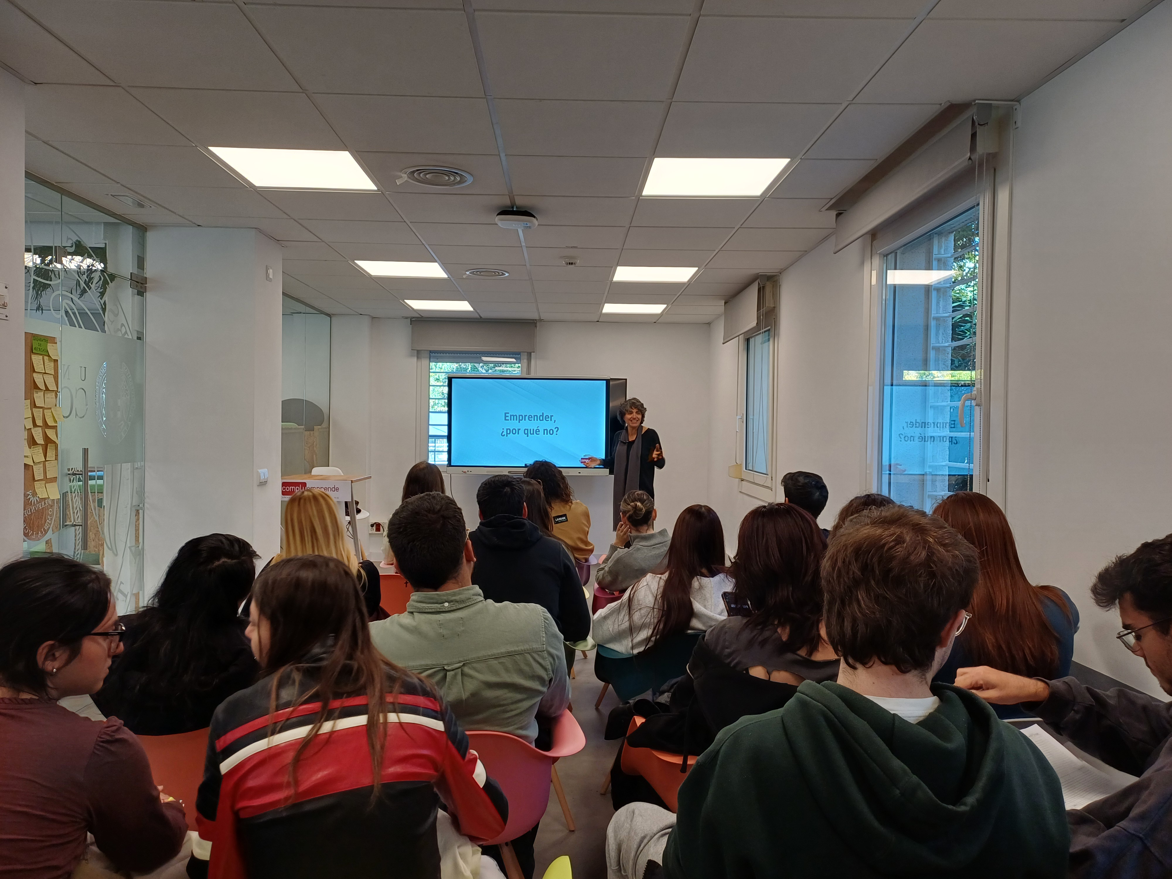 Los estudiantes de 4º de Pedagogía visitan Compluemprende 