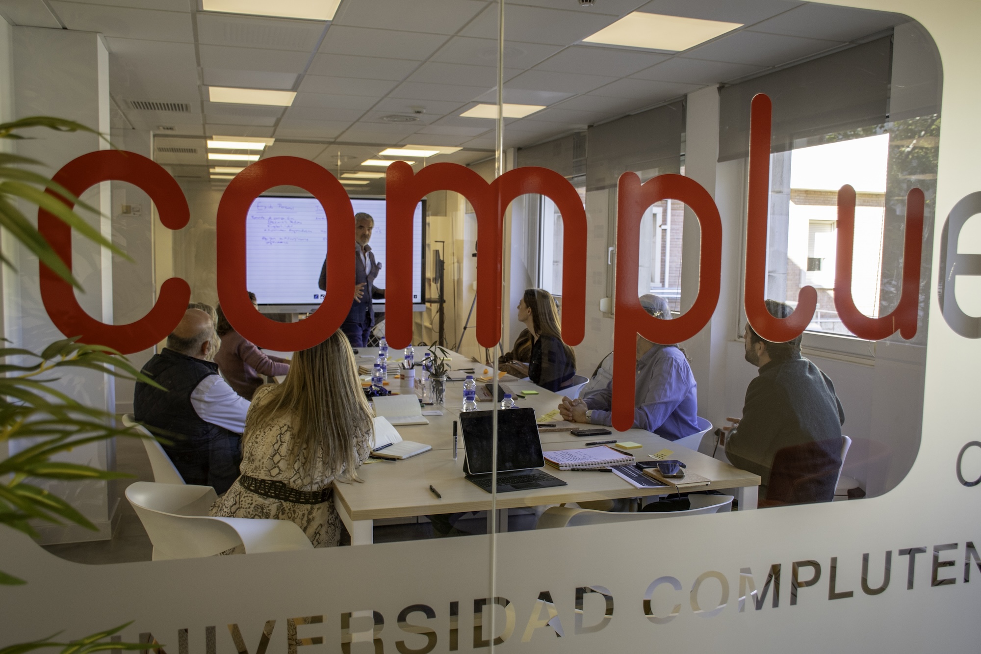 Encuentro para fortalecer el emprendimiento universitario organizado por MIDE en Compluemprende. - 6