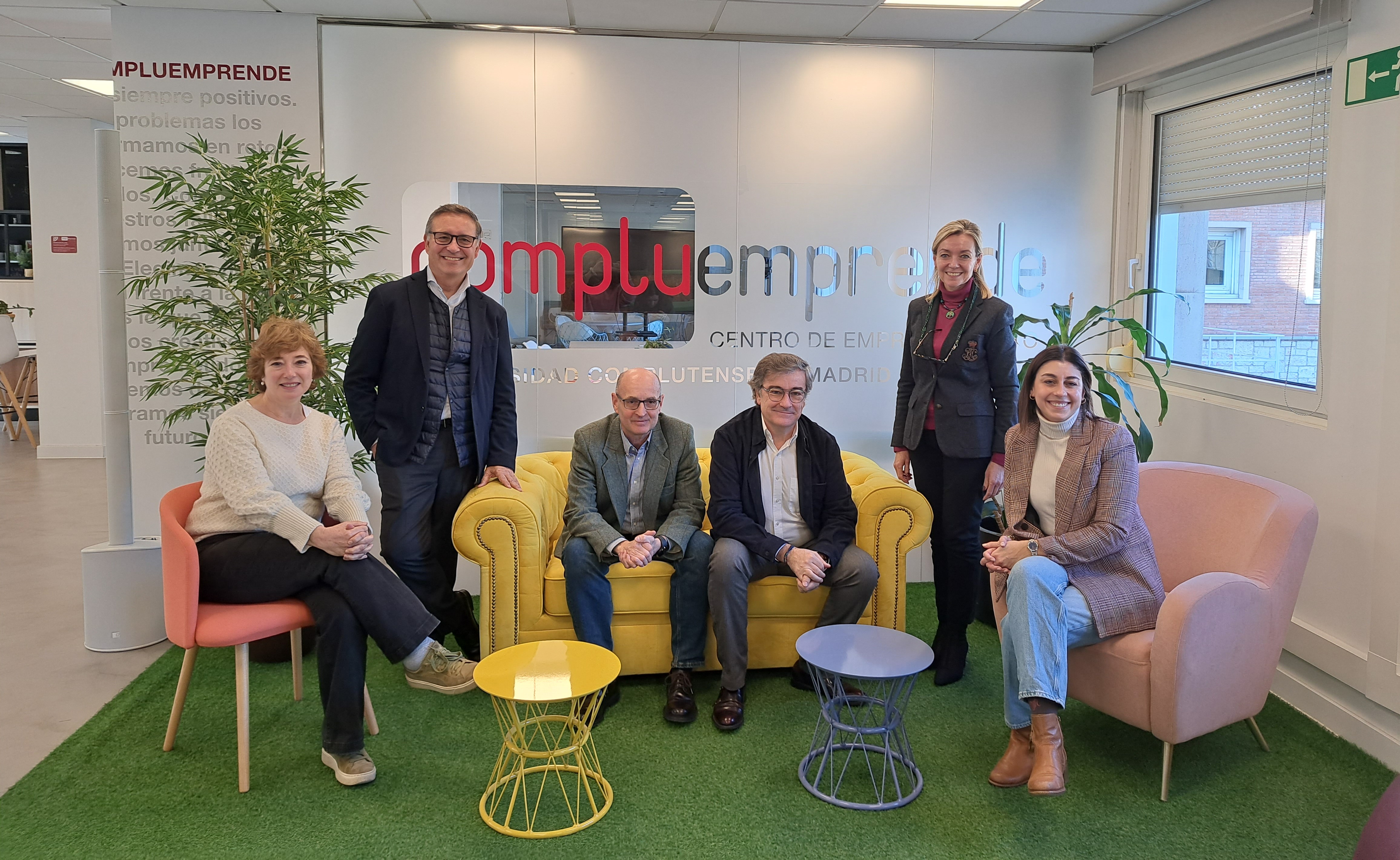  Reunión con el Colegio Nacional de Ópticos y Optometristas (CNOO)