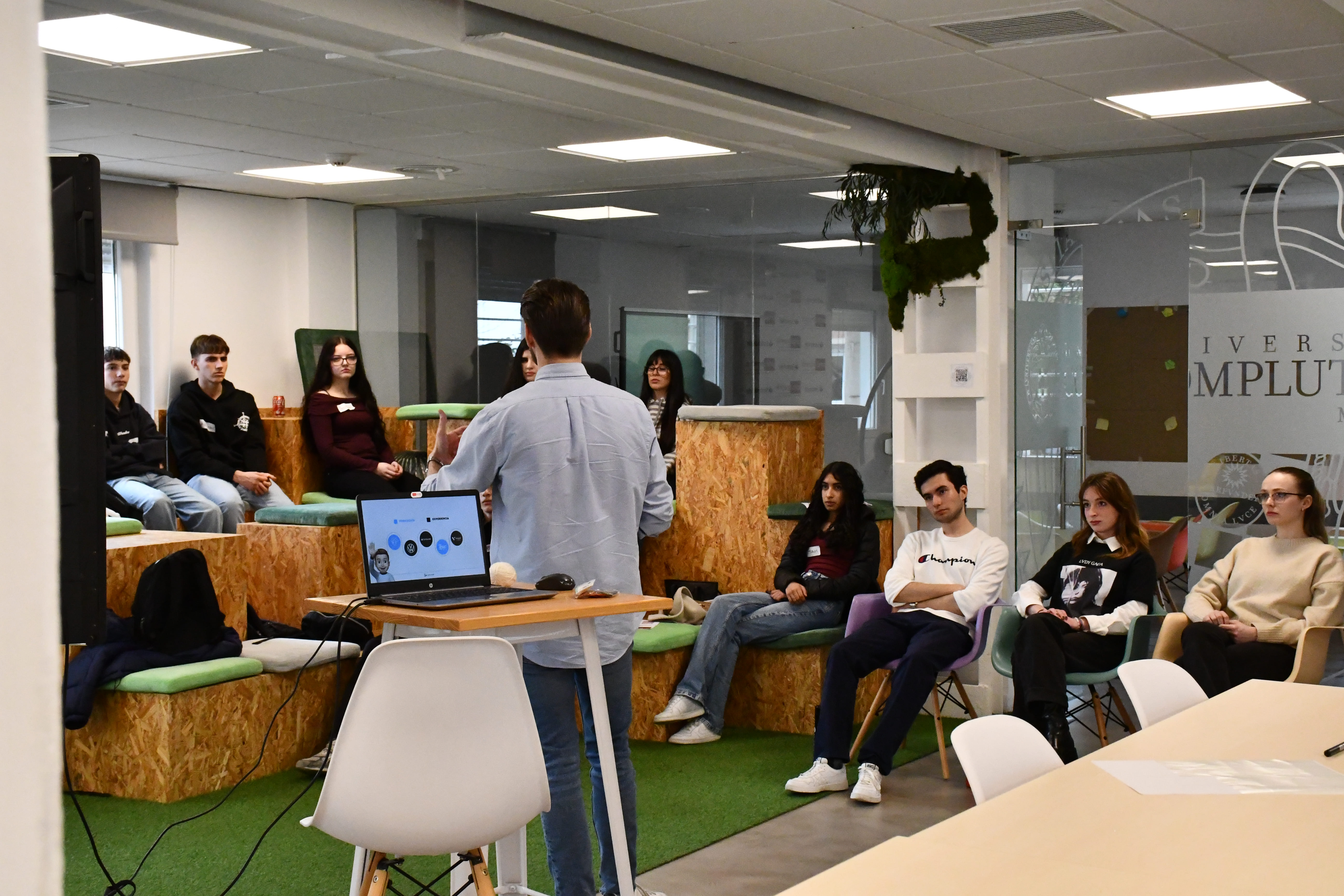 Compluemprende ha abierto sus puertas al alumnado del programa 4.º ESO + Empresa del curso académico 2025/26