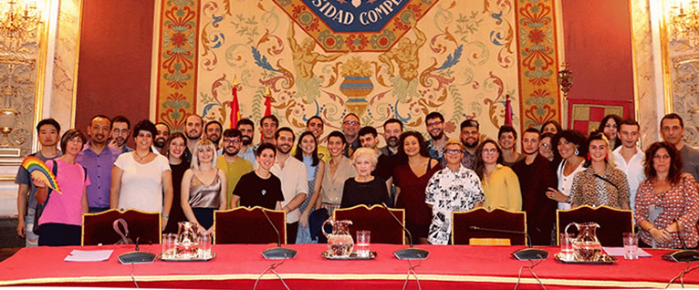 Estudiantes de la 1 Promoción del Máster con Teresa de Lauretis y el coordinador del Máster Francisco A. Zurian