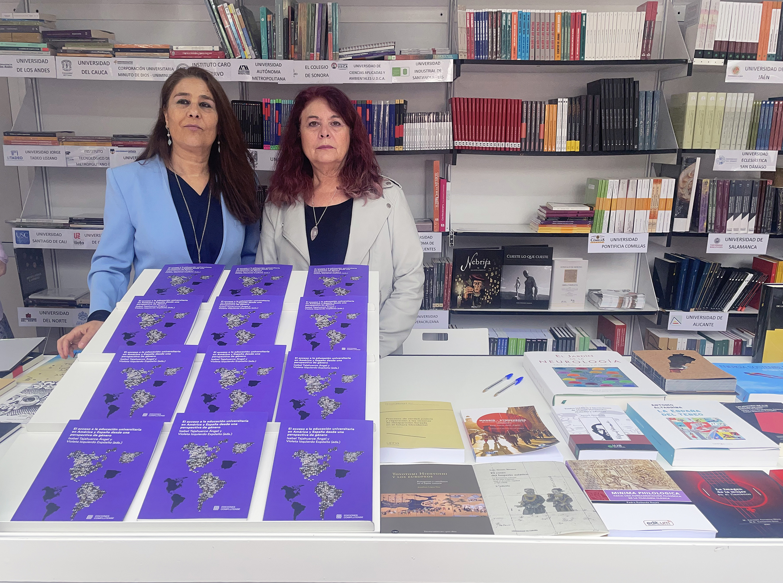  Firma del libro «El acceso a la educación universitaria en América y España desde una perspectiva de género» en la Feria del Libro de Madrid