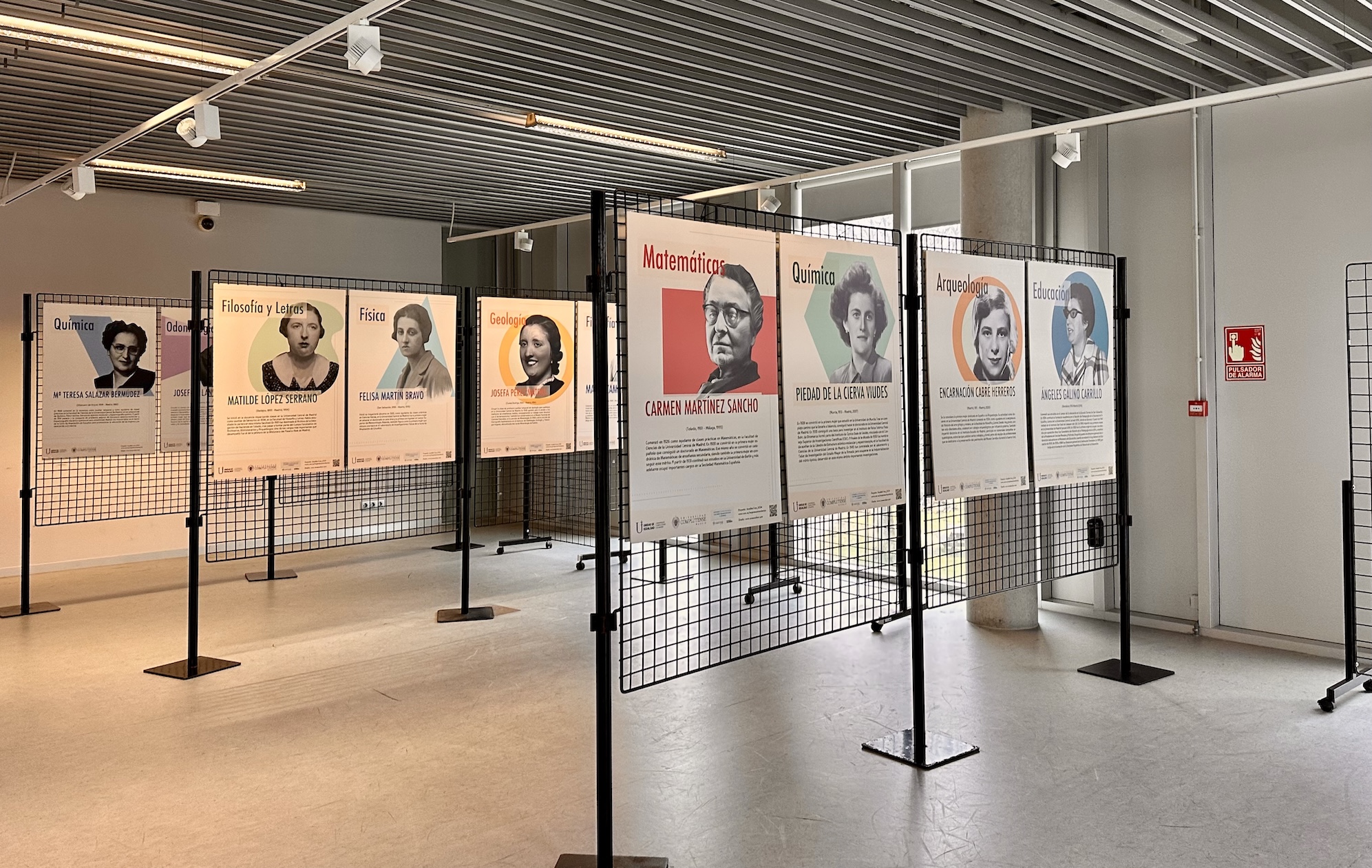 La exposición “Las primeras profesoras de la UCM” continúa su recorrido por los campus gallegos y llega a Ferrol