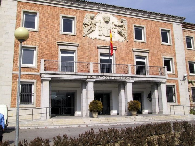 Beca en la biblioteca del Instituto de Estudios Fiscales