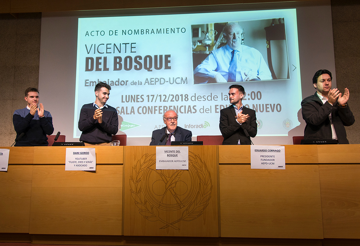 Vicente del Bosque, embajador de la primera Asociación de Estudiantes de Periodismo Deportivo de la Complutense