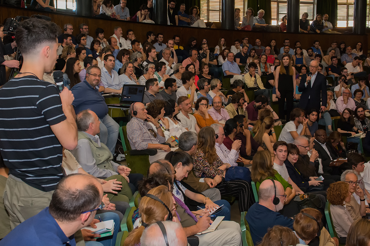 El filósofo Michael Sandel trae un intenso debate ético a la Complutense