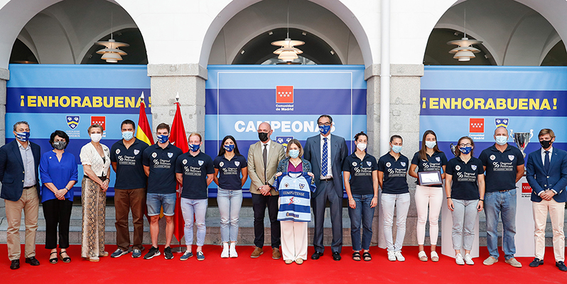 El Complutense Cisneros femenino celebra sus triunfos en la Comunidad de Madrid