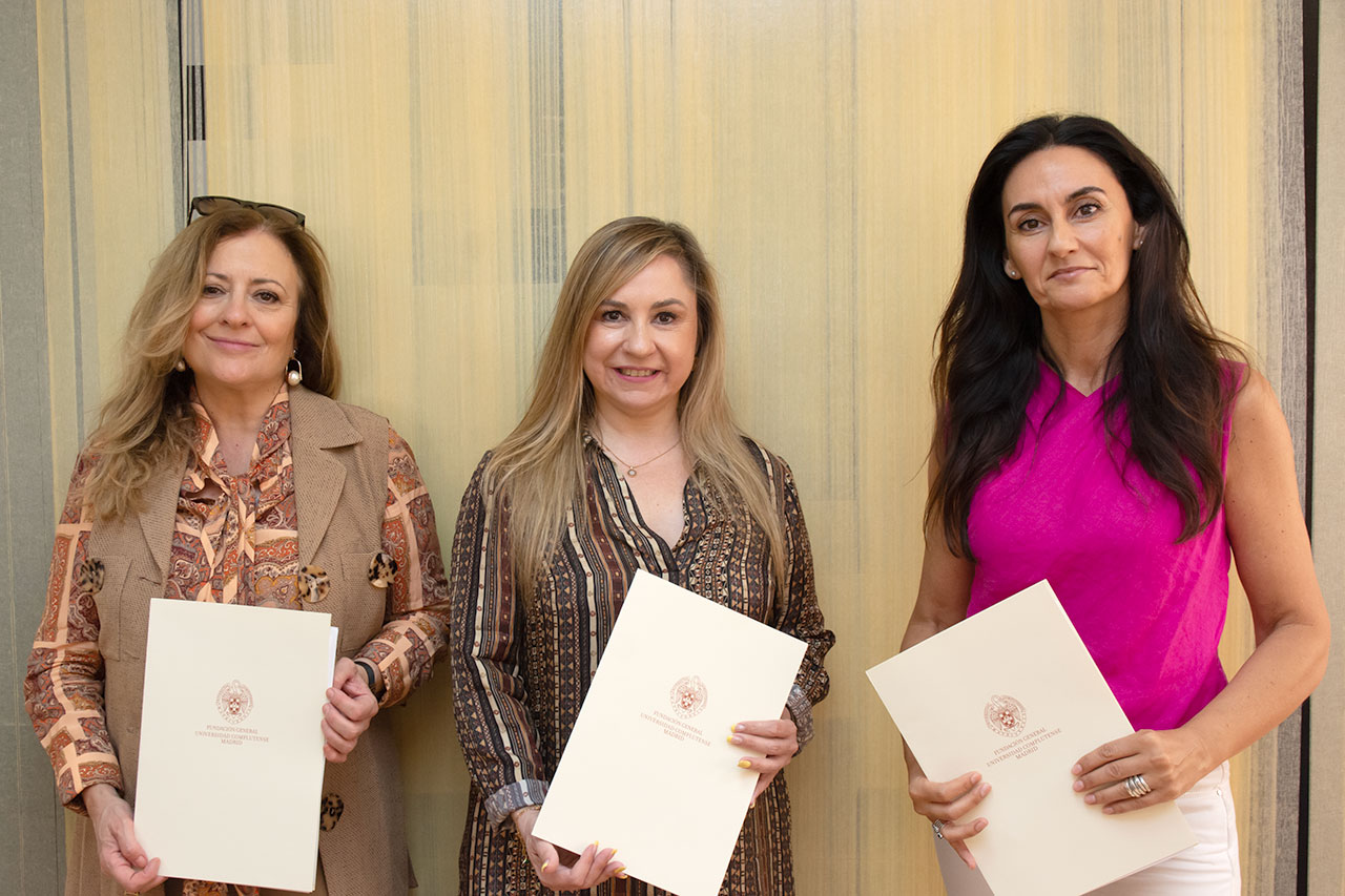 300 becas Santander Microcredenciales 2025 para cursos on line de Idiomas Complutense