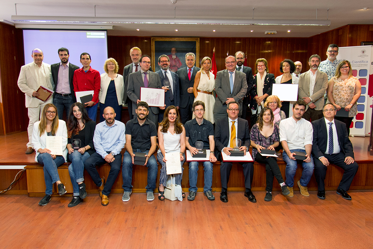 Miembros del Departamento galardonados con el tercer premio, en la modalidad Opinión del VII Concurso de Divulgación Científica