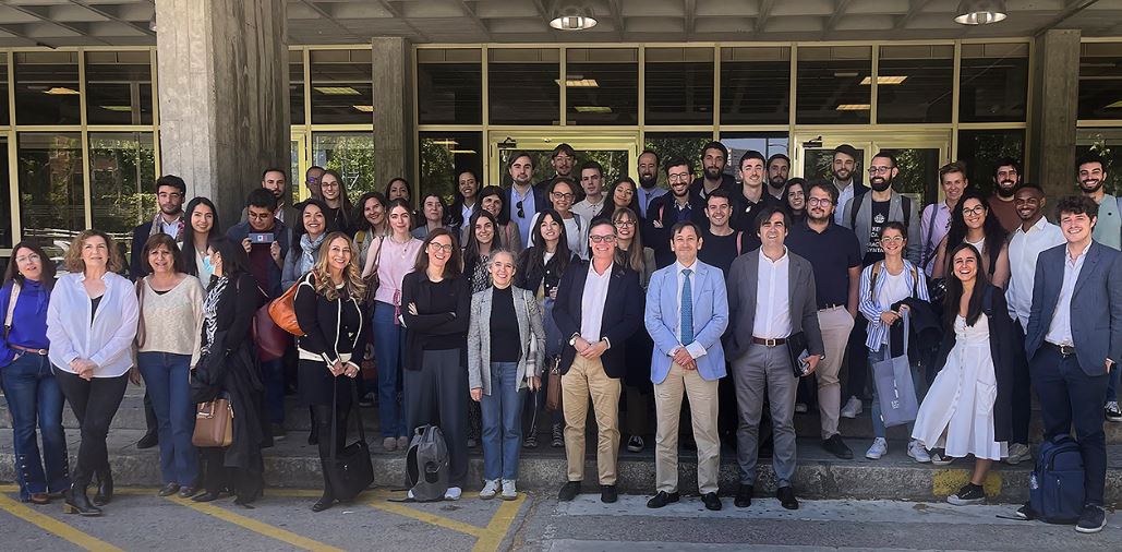 Carolina Muñoz Pérez, gana el concurso "Tesis en 3 minutos" en el área de Ciencias de la Salud, por la presentación relativa a su tesis Claves para el control y la erradicación de la peste porcina africana. Enhorabuena Carolina.