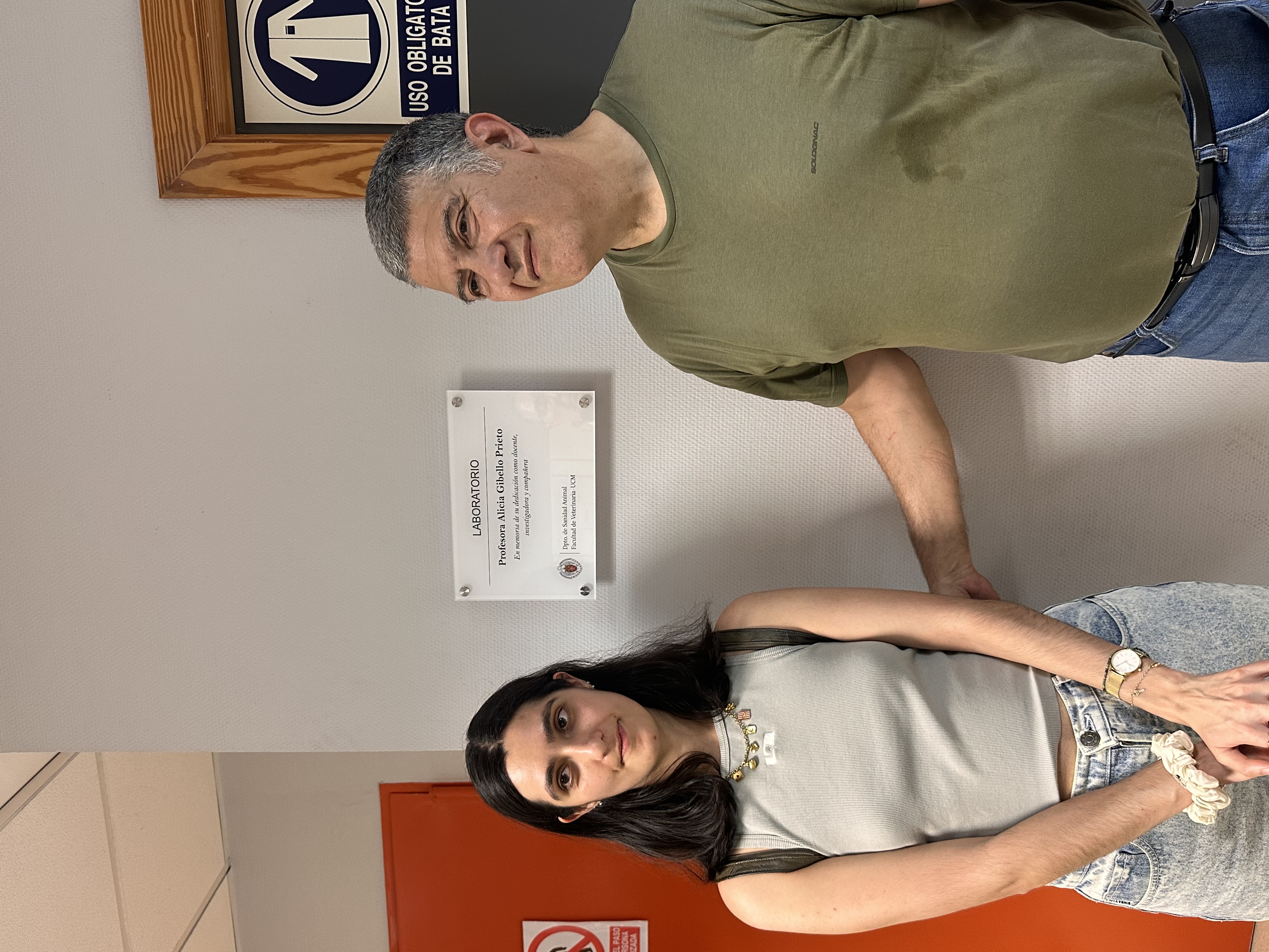 El 28 de mayo se colocó una placa en homenaje a nuestra compañera Alicia Gibello en el laboratorio de docencia que la vio por última vez - 5